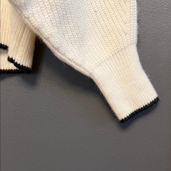 H&M White Turtleneck Cropped Sweater- Size XS - Picture 7 of 8